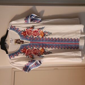 NWT Angel Heart Boutique size 1X tunic, White with pretty embroidery.